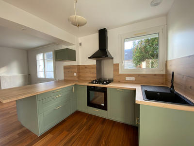 Maison - 90 m² - 5 pièces