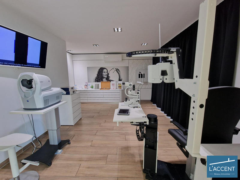 Local commercial - 206 m² - 5 pièces