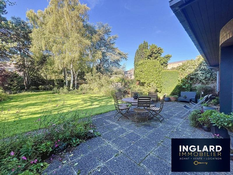 Maison - 243 m² - 10 pièces