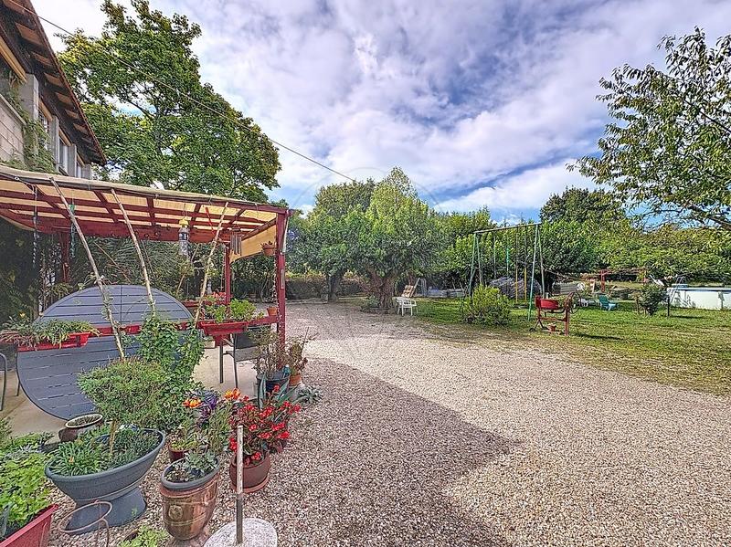 Maison - 225 m² - 9 pièces