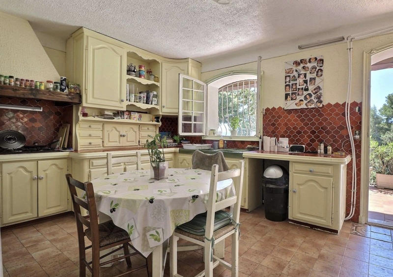 Propriété - 445 m² - 10 pièces