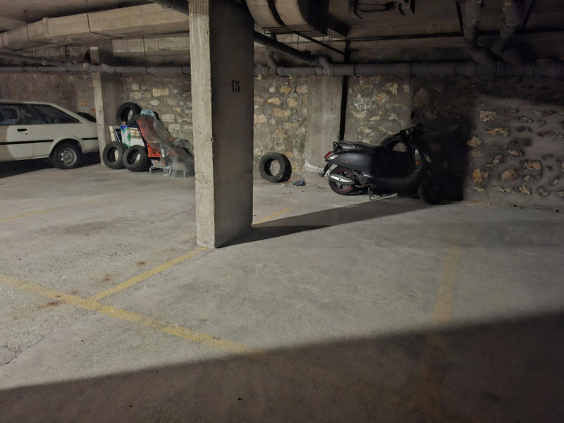 Parking / Garage