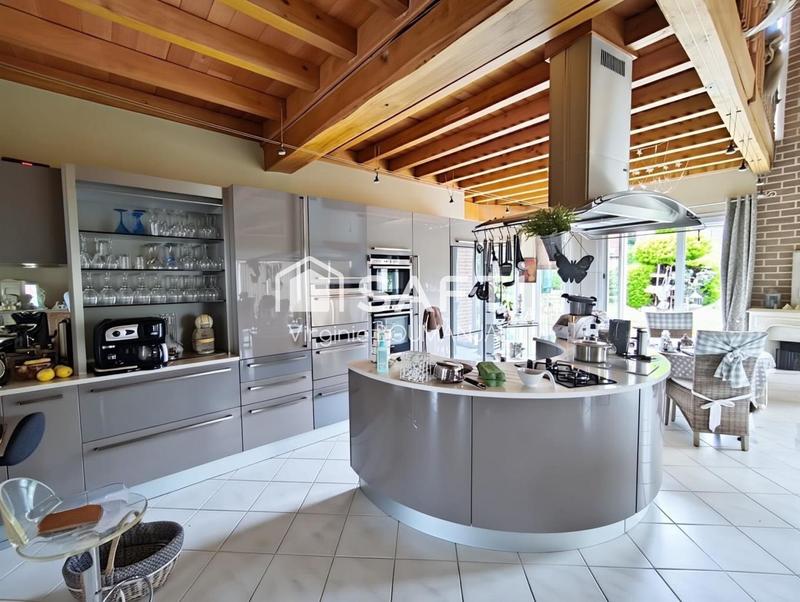 Maison - 221 m² - 6 pièces