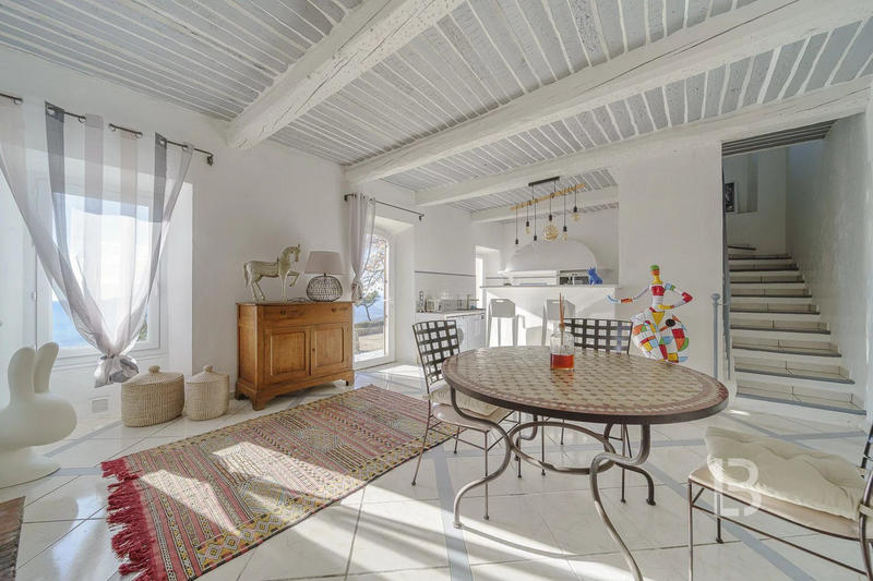 Maison - 360 m² - 10 pièces