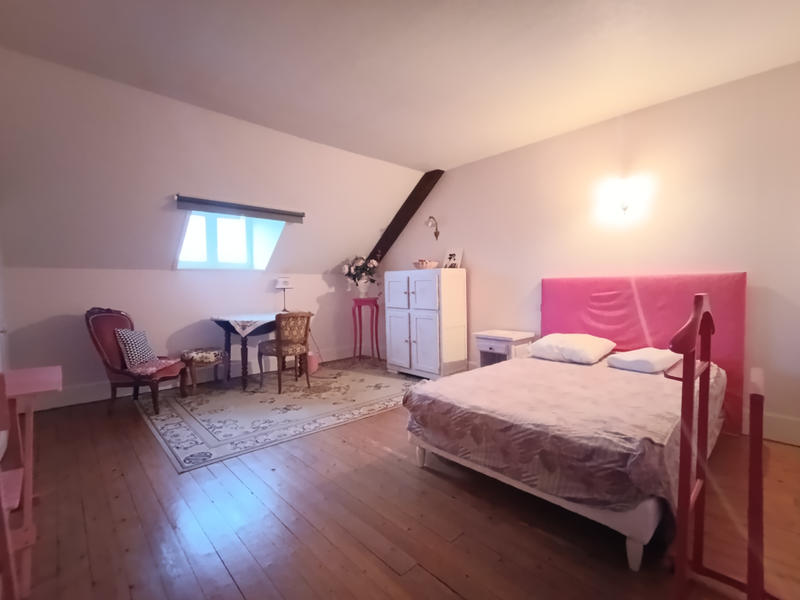 Maison - 242 m² - 9 pièces