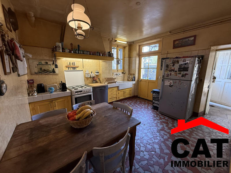 Maison - 366 m² - 13 pièces