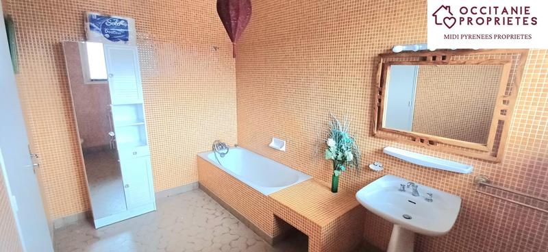 Maison - 263 m² - 9 pièces