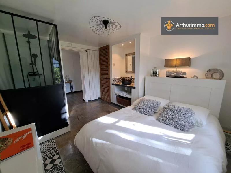 Maison - 300 m² - 10 pièces