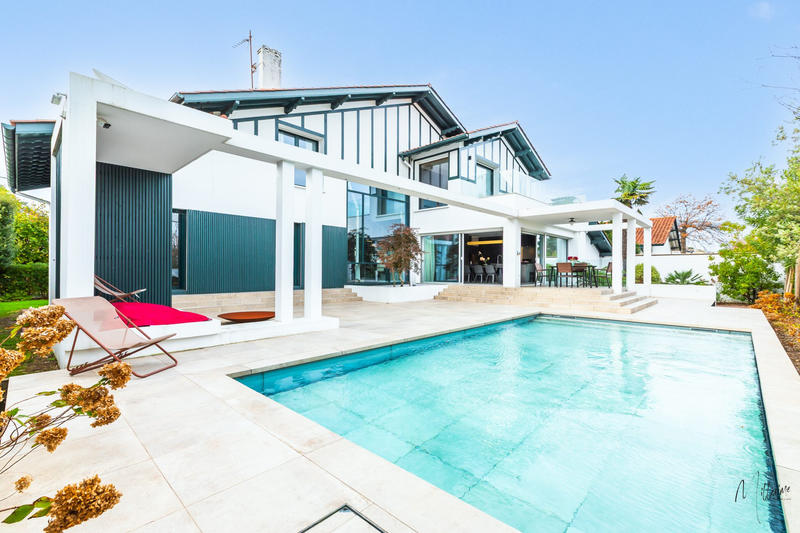 Maison - 311 m² - 8 pièces