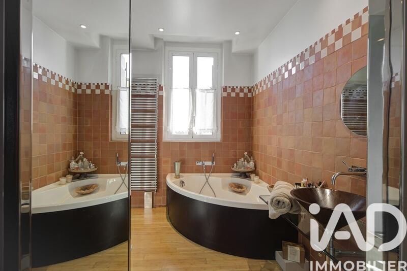 Maison - 286 m² - 9 pièces