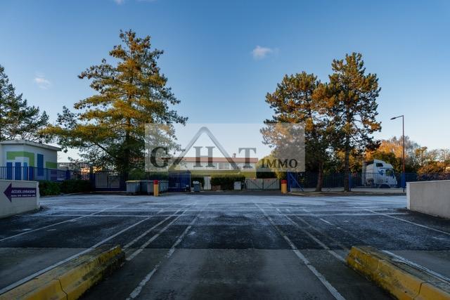 Entrepôt - 3 900 m²