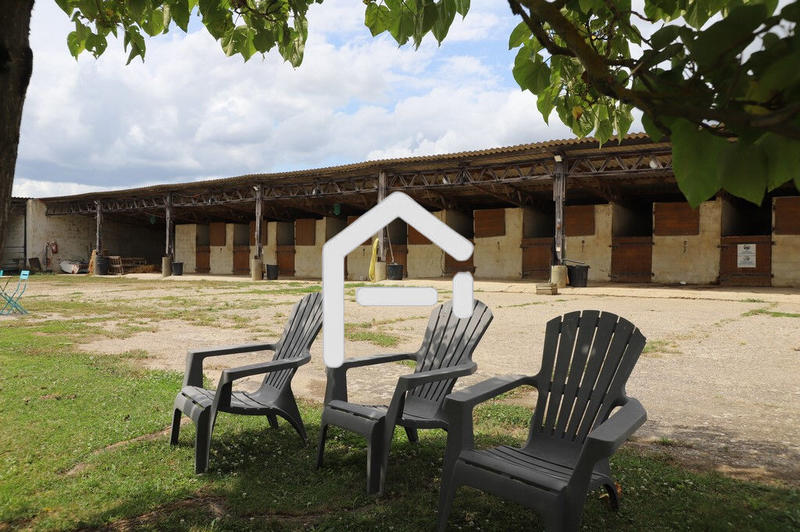 Maison - 250 m² - 7 pièces