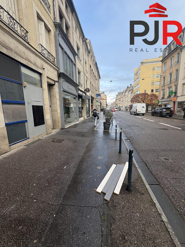 Local commercial - 255 m²