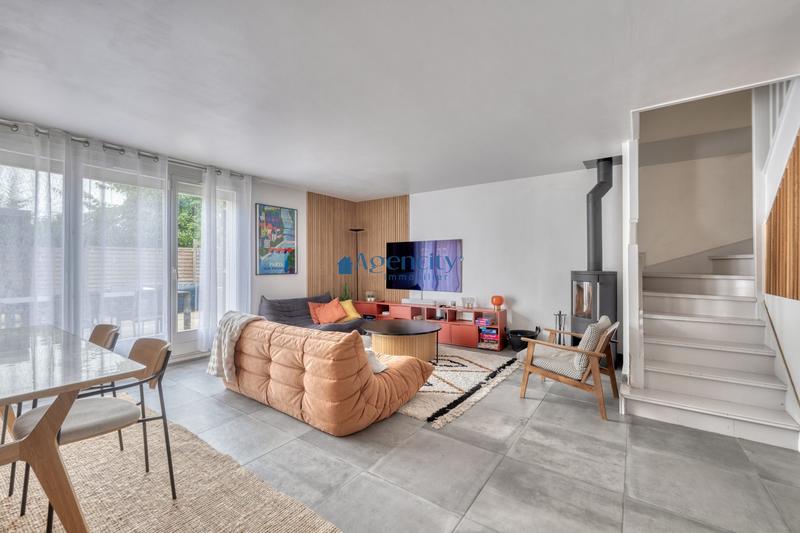 Maison - 90 m² - 5 pièces