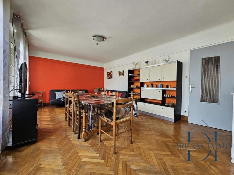 Maison - 240 m² - 10 pièces