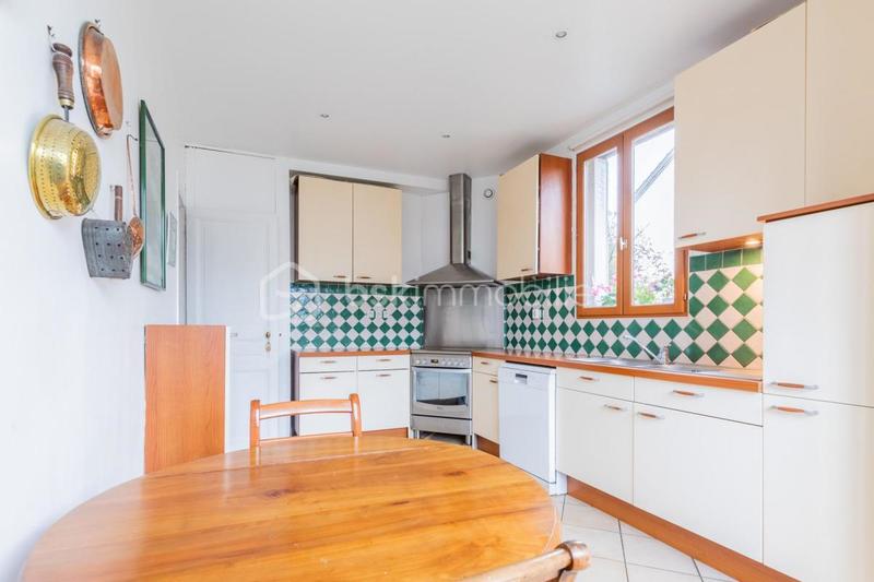 Demeure - 257 m² - 9 pièces