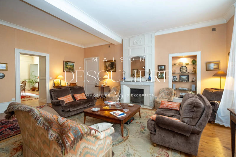 Maison - 300 m² - 7 pièces