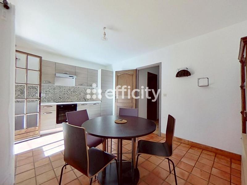 Maison - 225 m² - 9 pièces