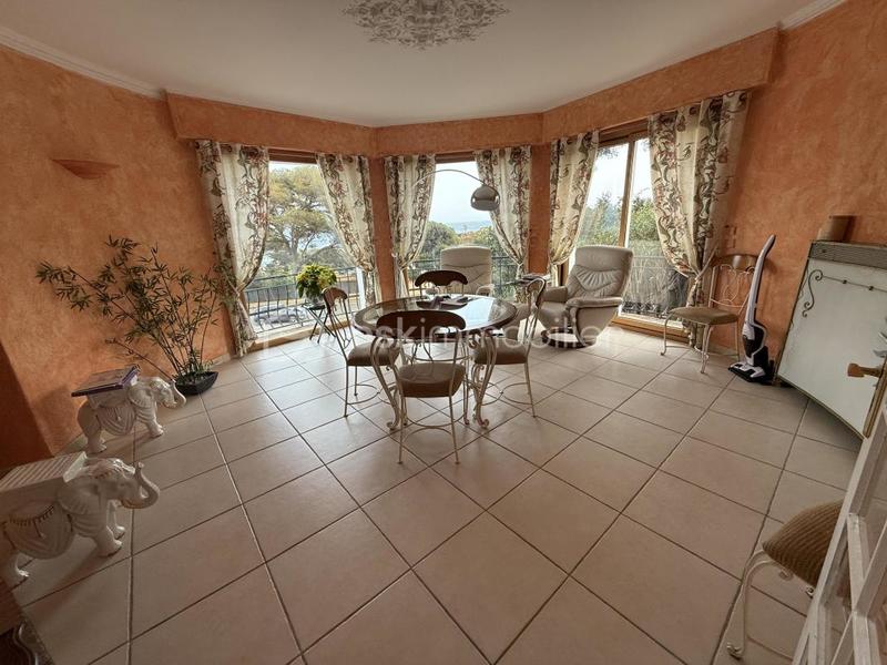 Maison jumelée - 110 m² - 4 pièces