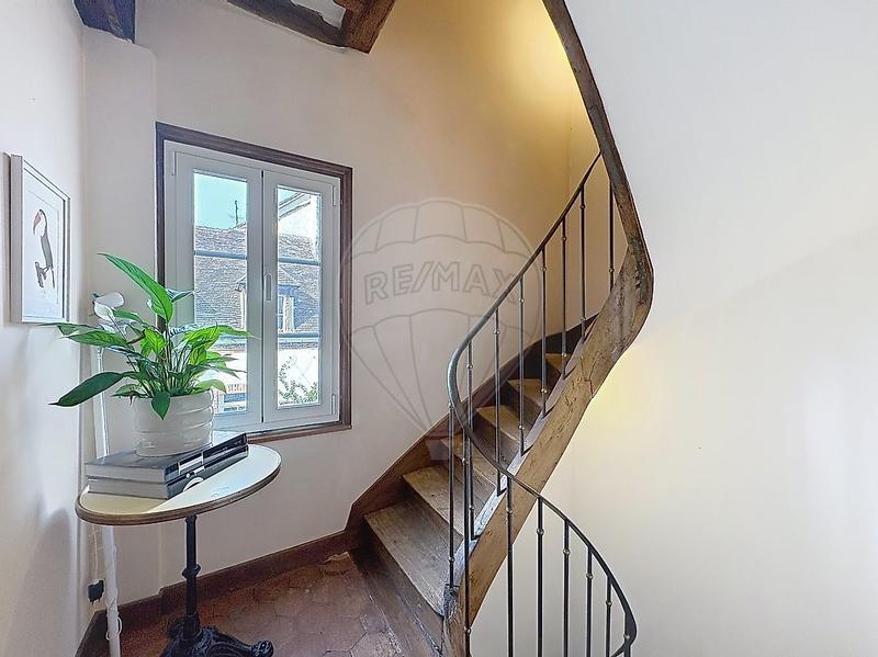 Maison - 222 m² - 9 pièces