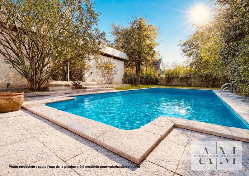 Maison - 227 m² - 9 pièces