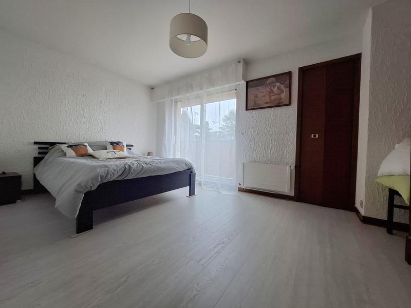 Maison - 279 m² - 9 pièces