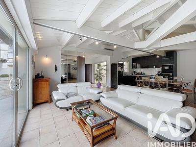 Maison - 212 m² - 8 pièces