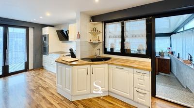 Maison - 180 m² - 7 pièces