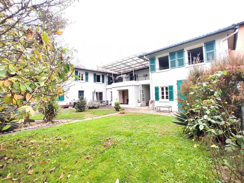 Maison - 275 m² - 8 pièces