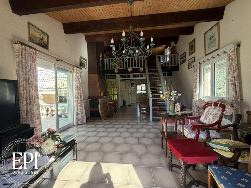 Maison - 158 m² - 9 pièces