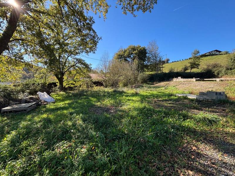 Terrain constructible - 3 000 m²