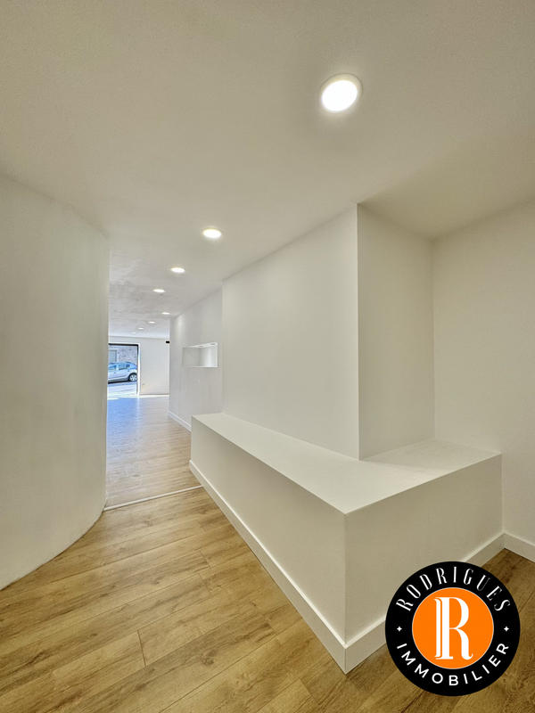 Local commercial - 121 m² - 3 pièces