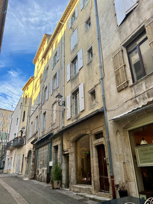 Immeuble - 108 m² - 6 pièces