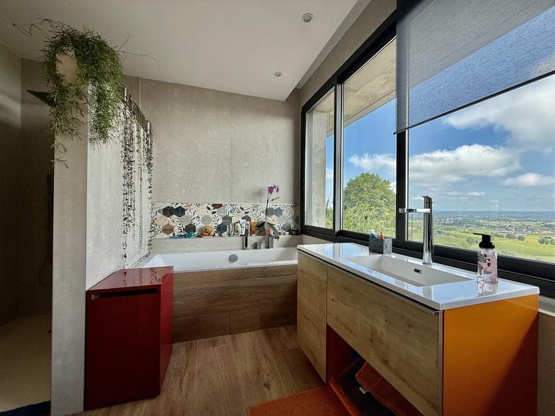 Maison - 280 m² - 6 pièces