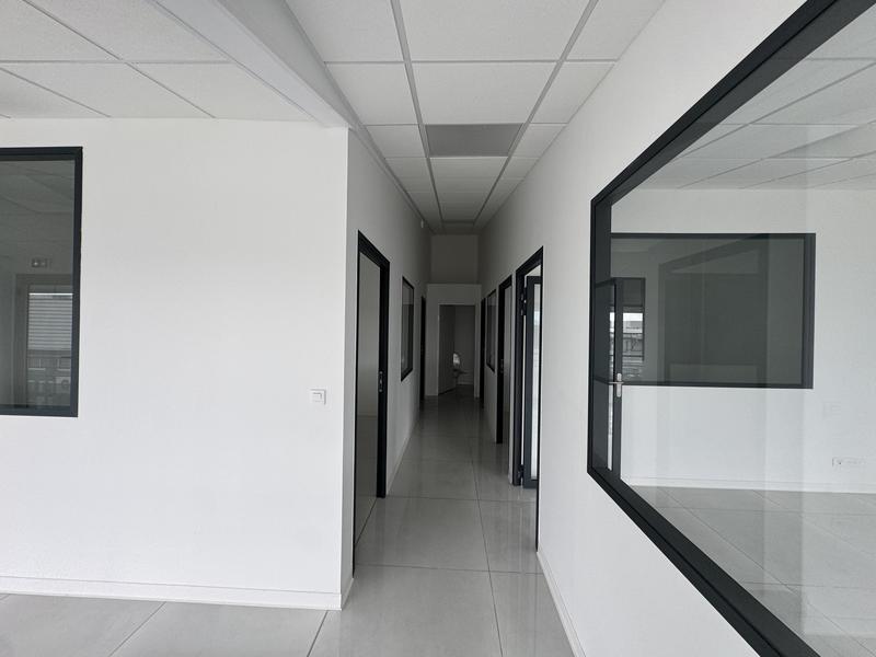 Bureau - 100 m² - 1 pièce