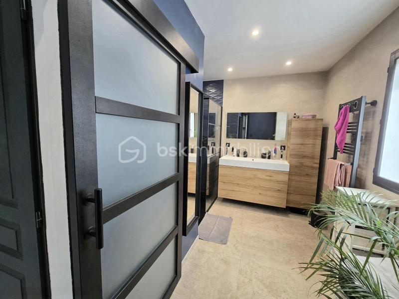 Propriété - 140 m² - 6 pièces