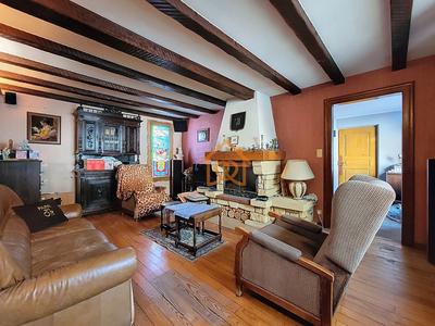 Maison - 214 m² - 9 pièces