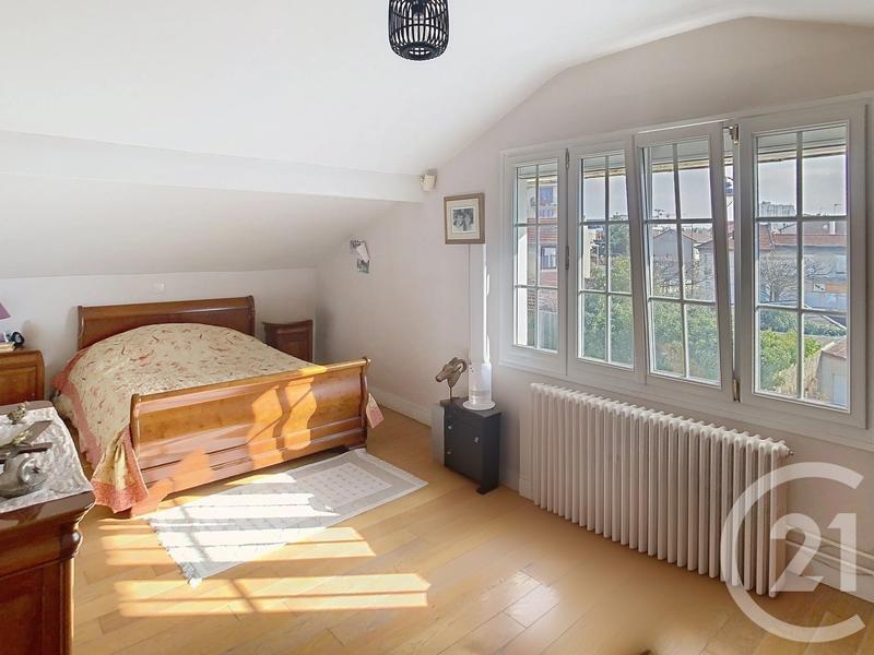 Maison - 180 m² - 8 pièces