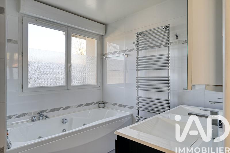 Maison - 247 m² - 10 pièces