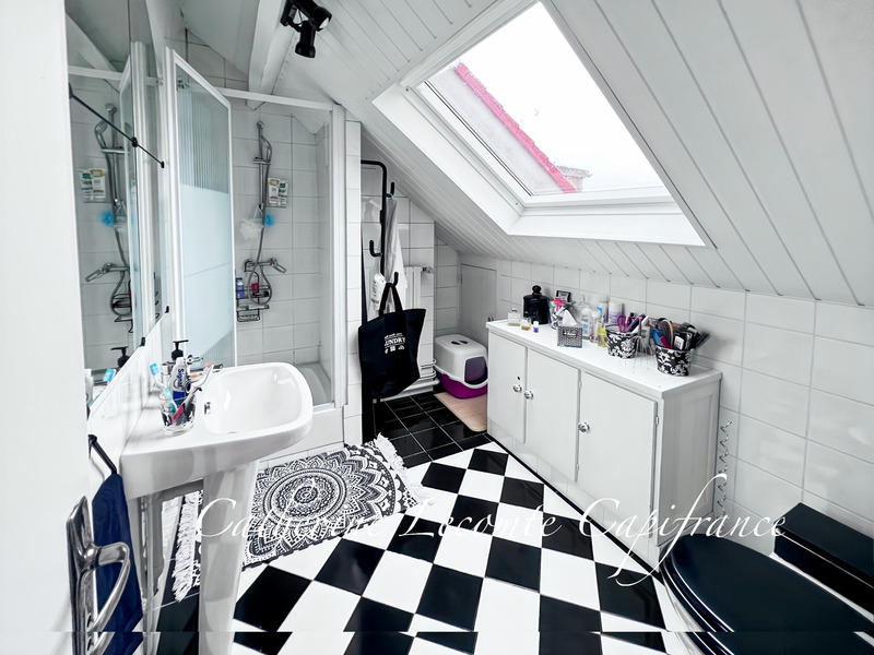 Maison - 180 m² - 8 pièces