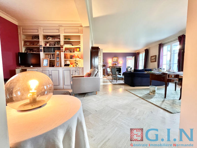 Propriété - 260 m² - 9 pièces