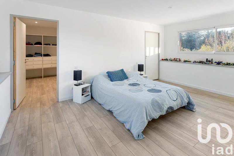 Maison - 324 m² - 10 pièces