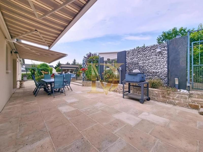 Maison - 230 m² - 8 pièces