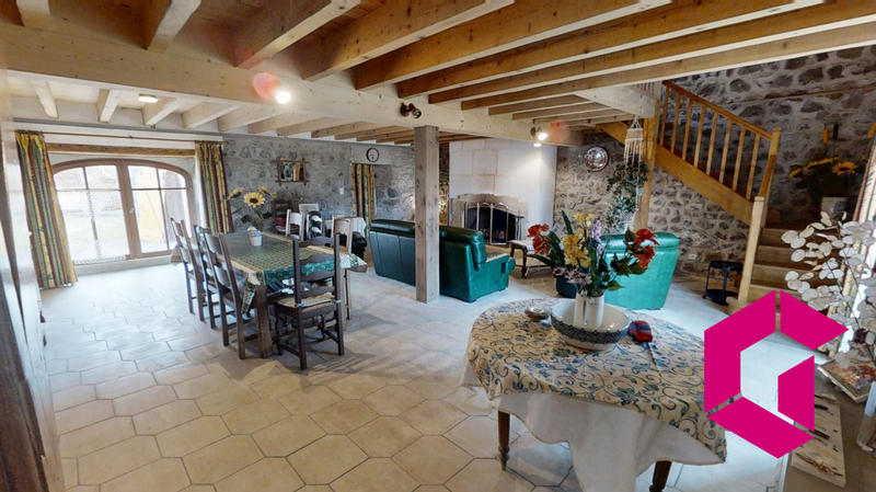 Maison - 180 m² - 7 pièces