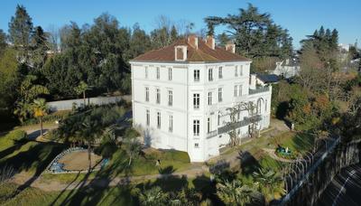 Propriété - 900 m² - 15 pièces