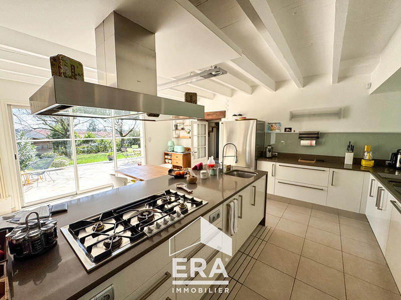 Maison - 250 m² - 7 pièces