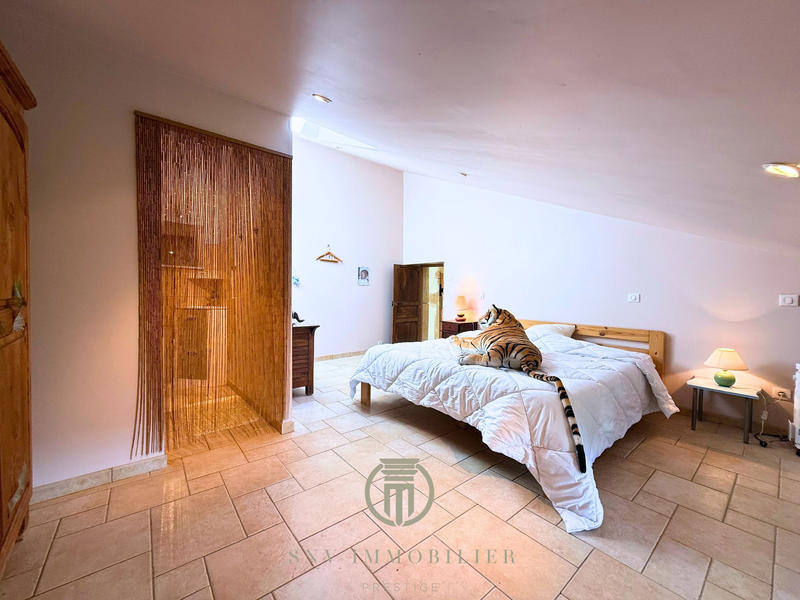 Maison - 301 m² - 8 pièces