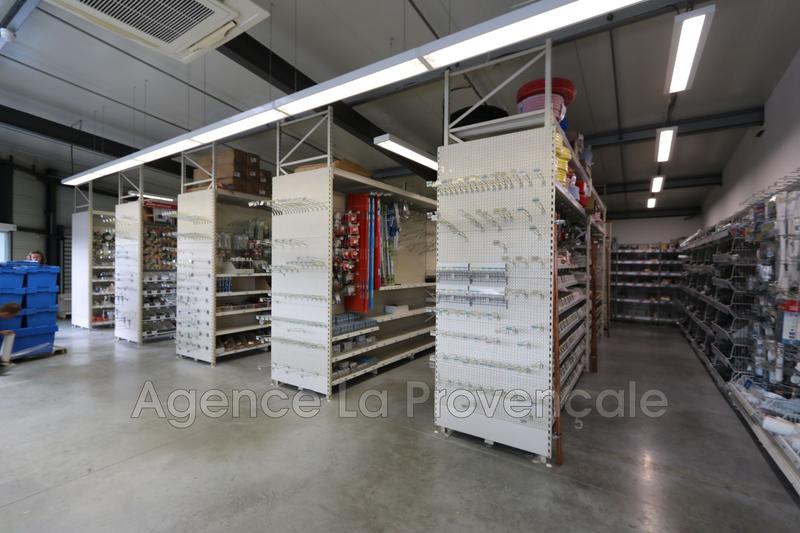 Local commercial - 1 200 m²