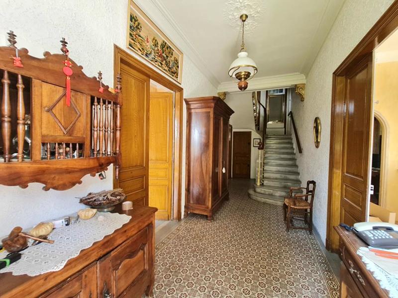 Maison - 330 m² - 10 pièces