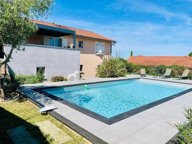 Maison - 236 m² - 6 pièces